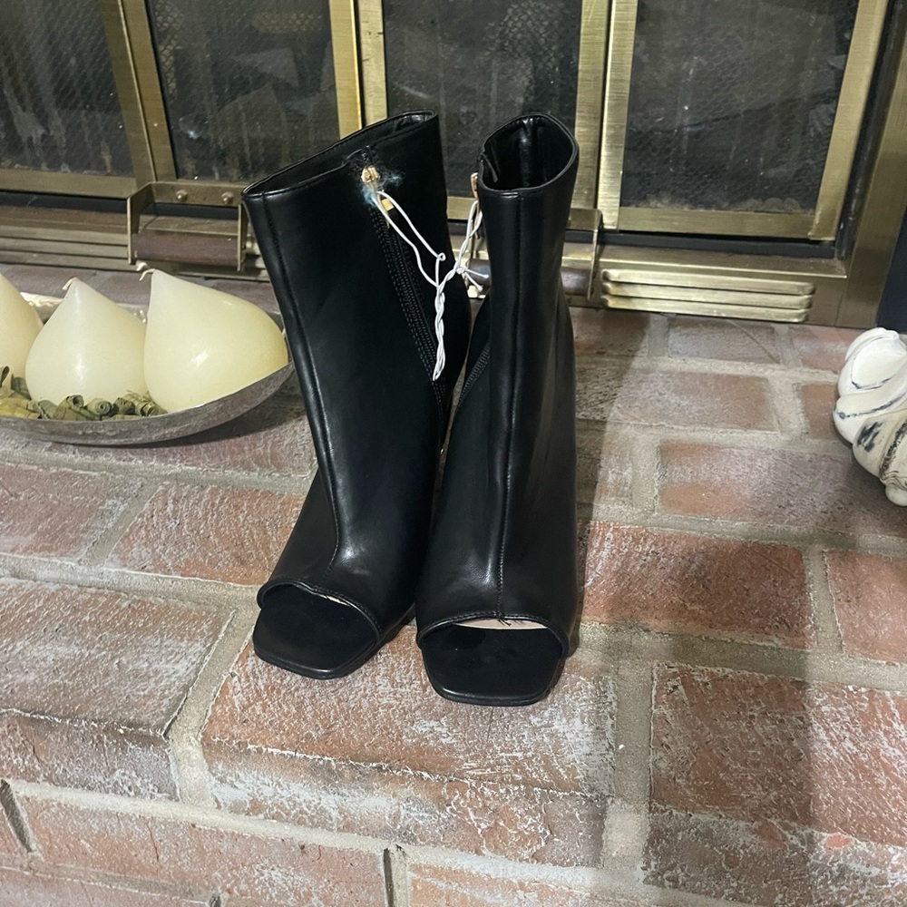 Yoki Black Heeled Boots with Silver Zipper